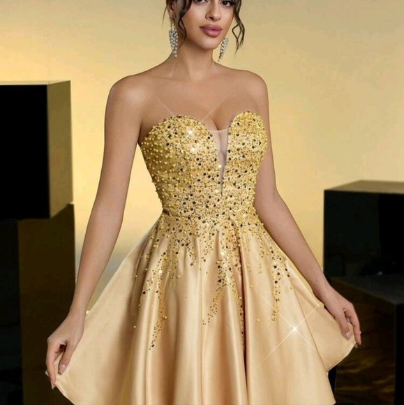 Elegant Champagne Glossy Satin Tube Top,Gorgeous Three-Dimensional Sequins  Dres - Picture 4 of 4